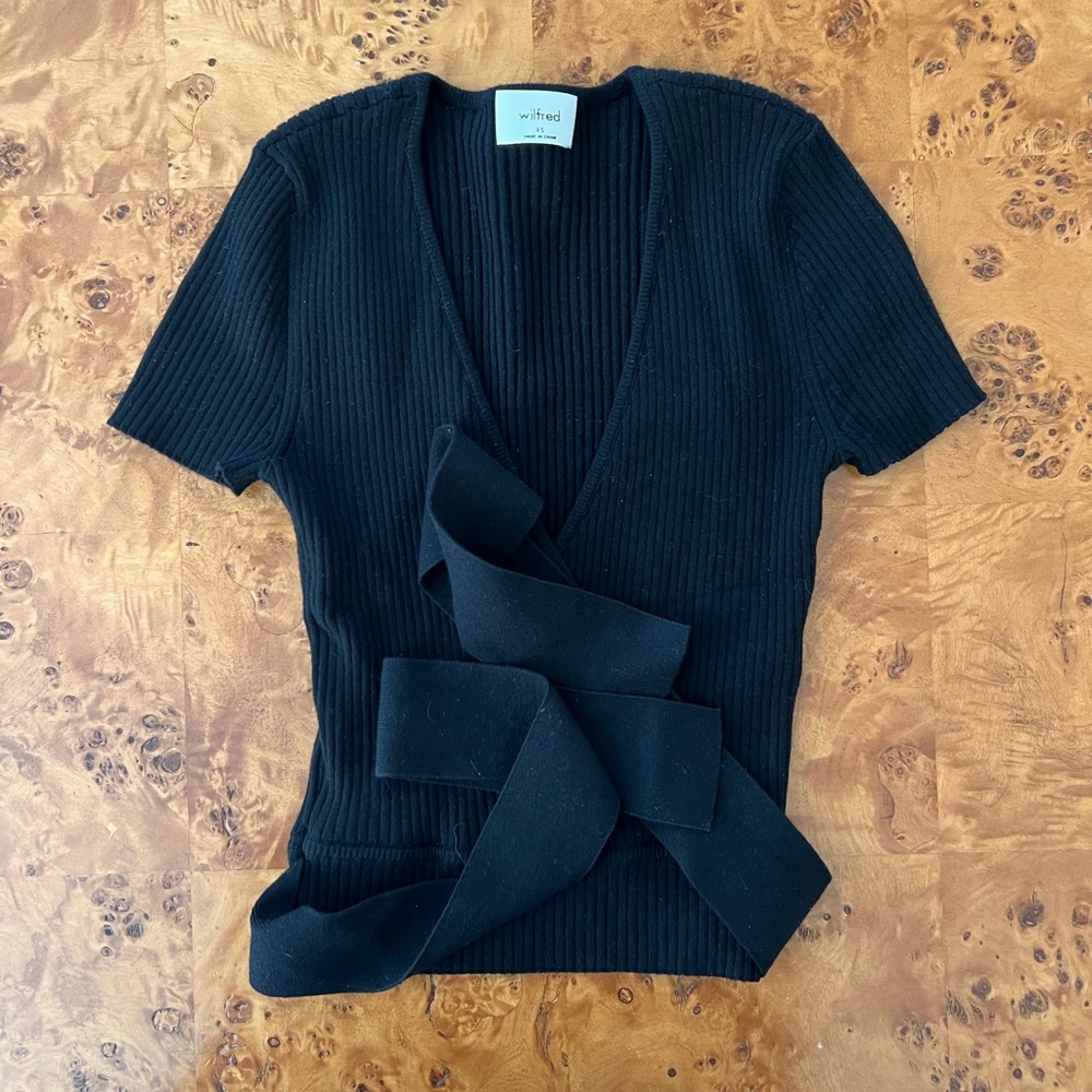 Tie up knit blouse